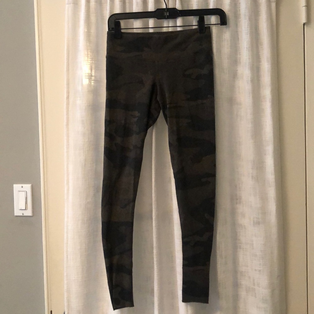 TNA Aritzia Leggings